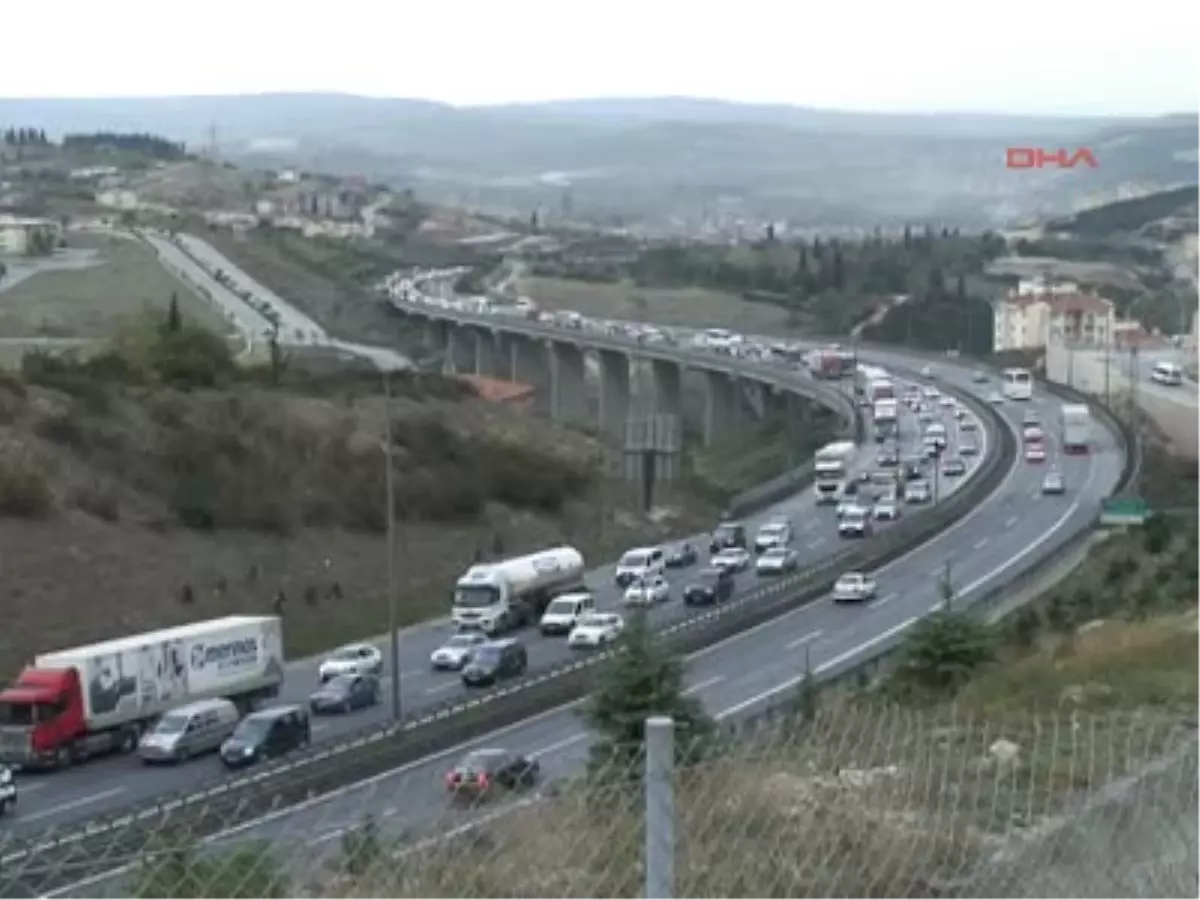 Kocaeli Trafikte Son Gün Yoğunluğu