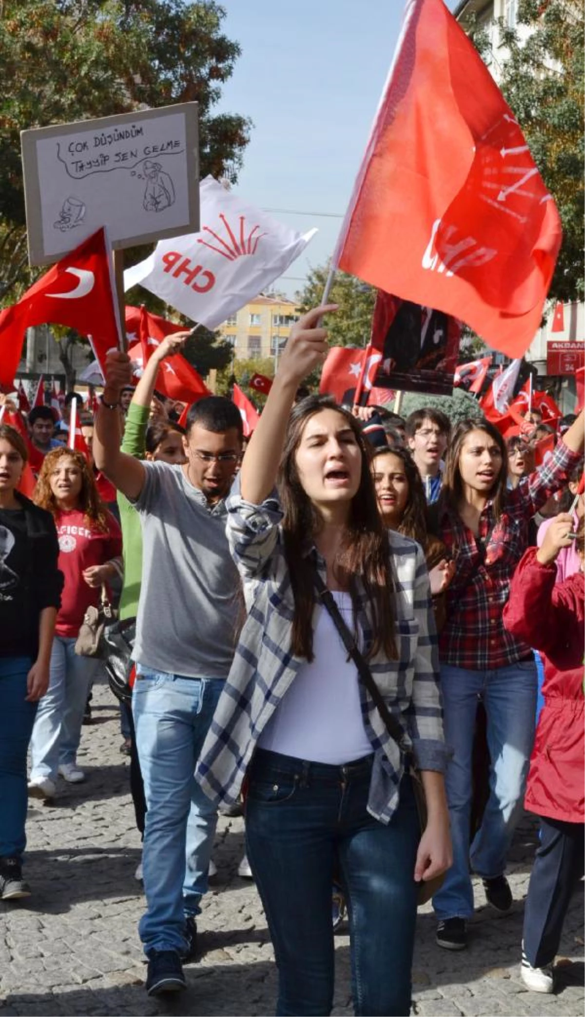 Konya\'da Atatürk Anıtı\'nda Tören, Sokakta Yürüyüş