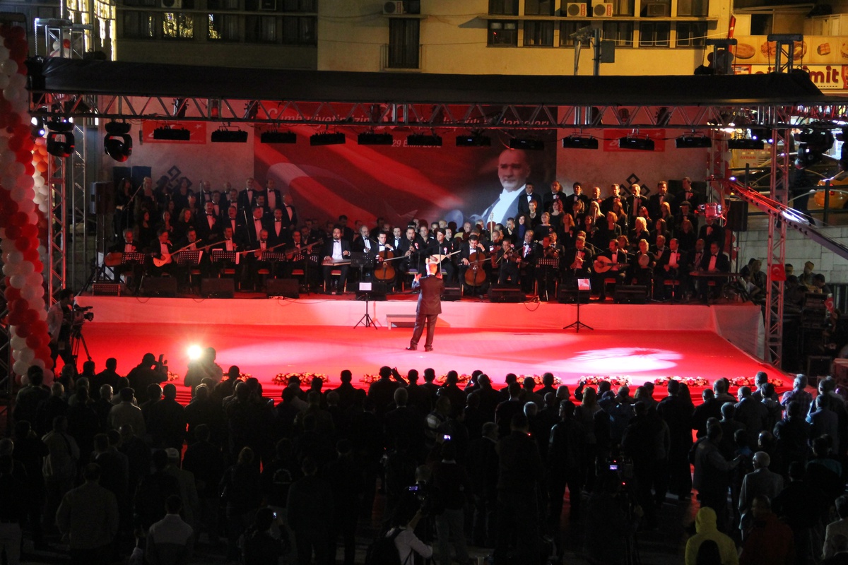Kültür ve Turizm Bakanlığı\'ndan Cumhuriyet Konseri