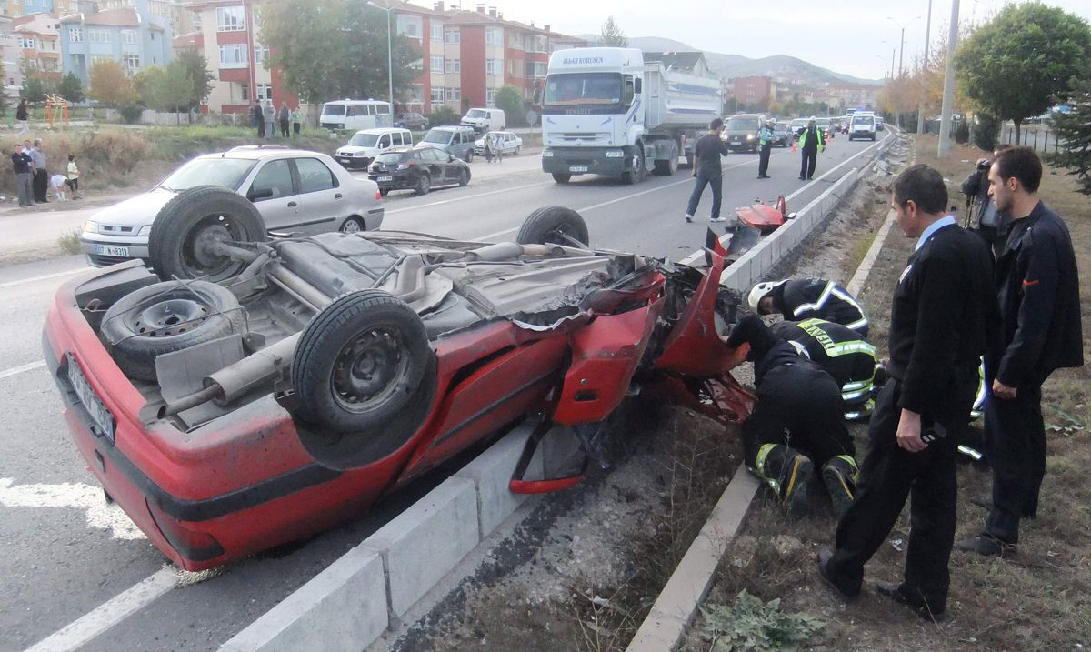 Kütahya\'da Trafik Kazası: 2 Yaralı
