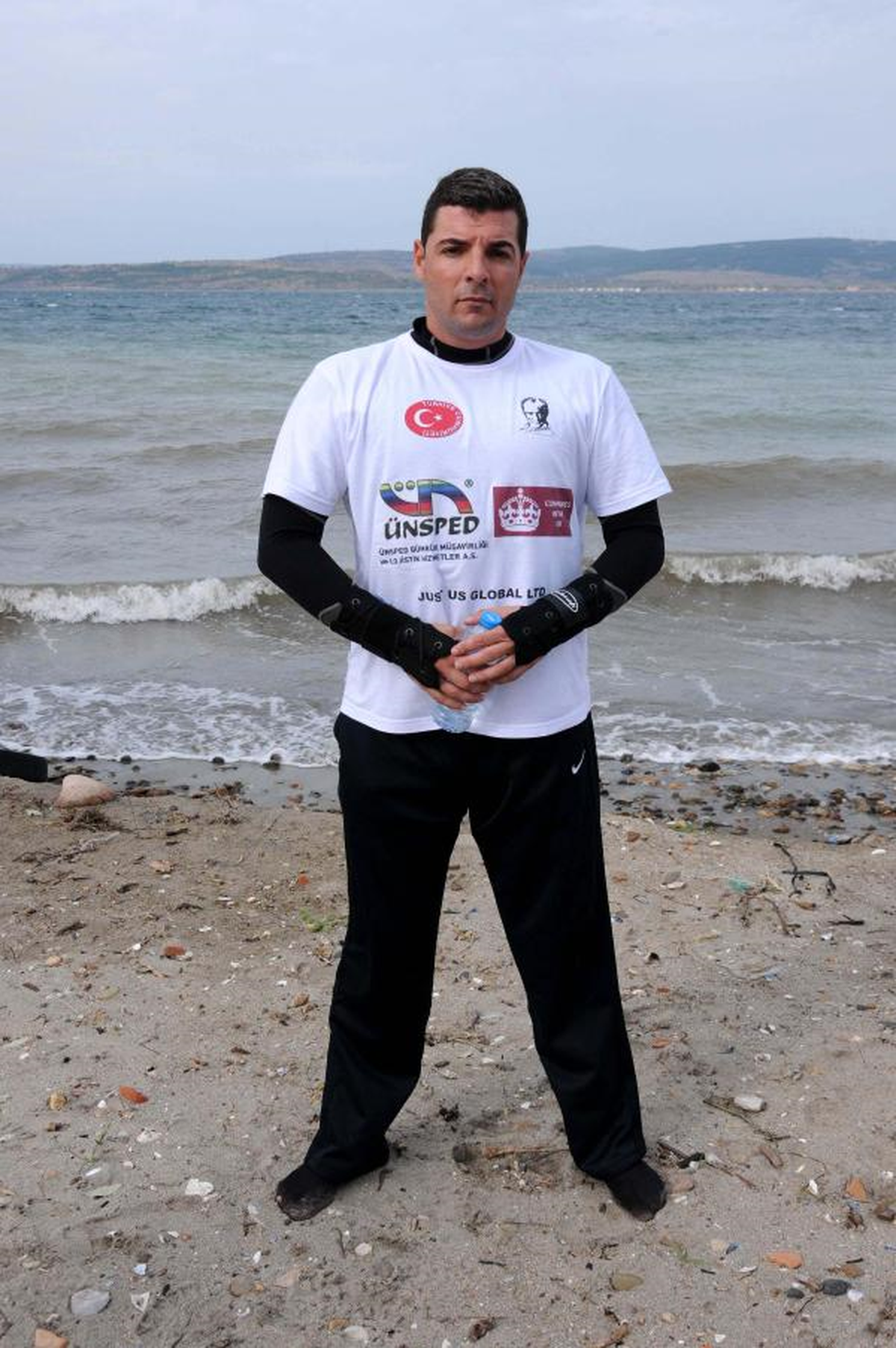 Lodosa Rağmen Çanakkale'de Denize Girdi