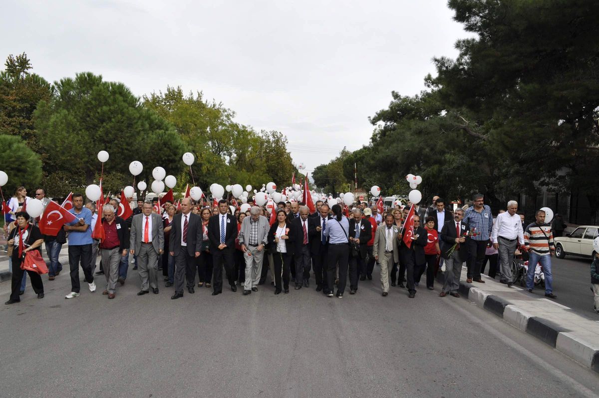 Manisa\'da Cumhuriyet Yürüyüşü