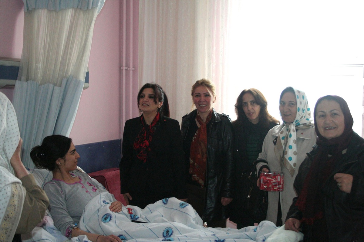 MHP Kadın Kollarından Hastane ve Yuva Ziyareti