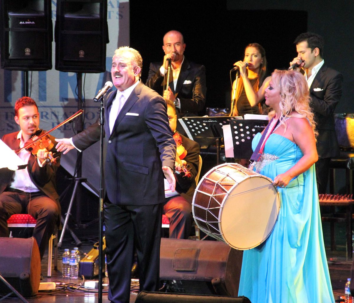 Safiye ve Faik\'ten Davul Şov