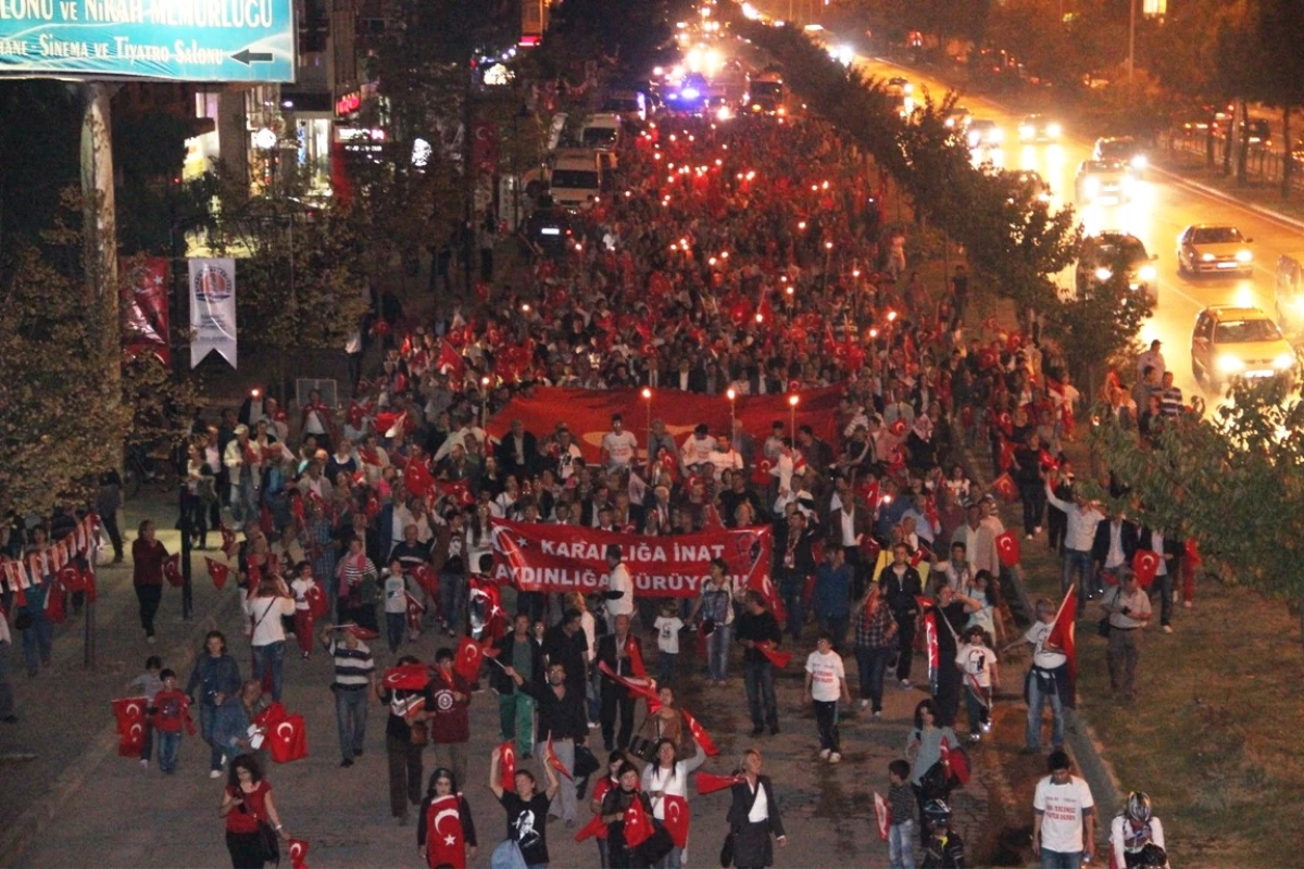 Samsun\'da "Karanlığa İnat Aydınlığa Yürüyoruz" Yürüyüşü