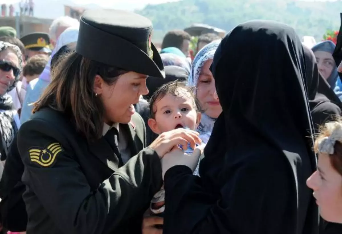 Şehit Kızının İlk Yaşı Babasız Kutlandı