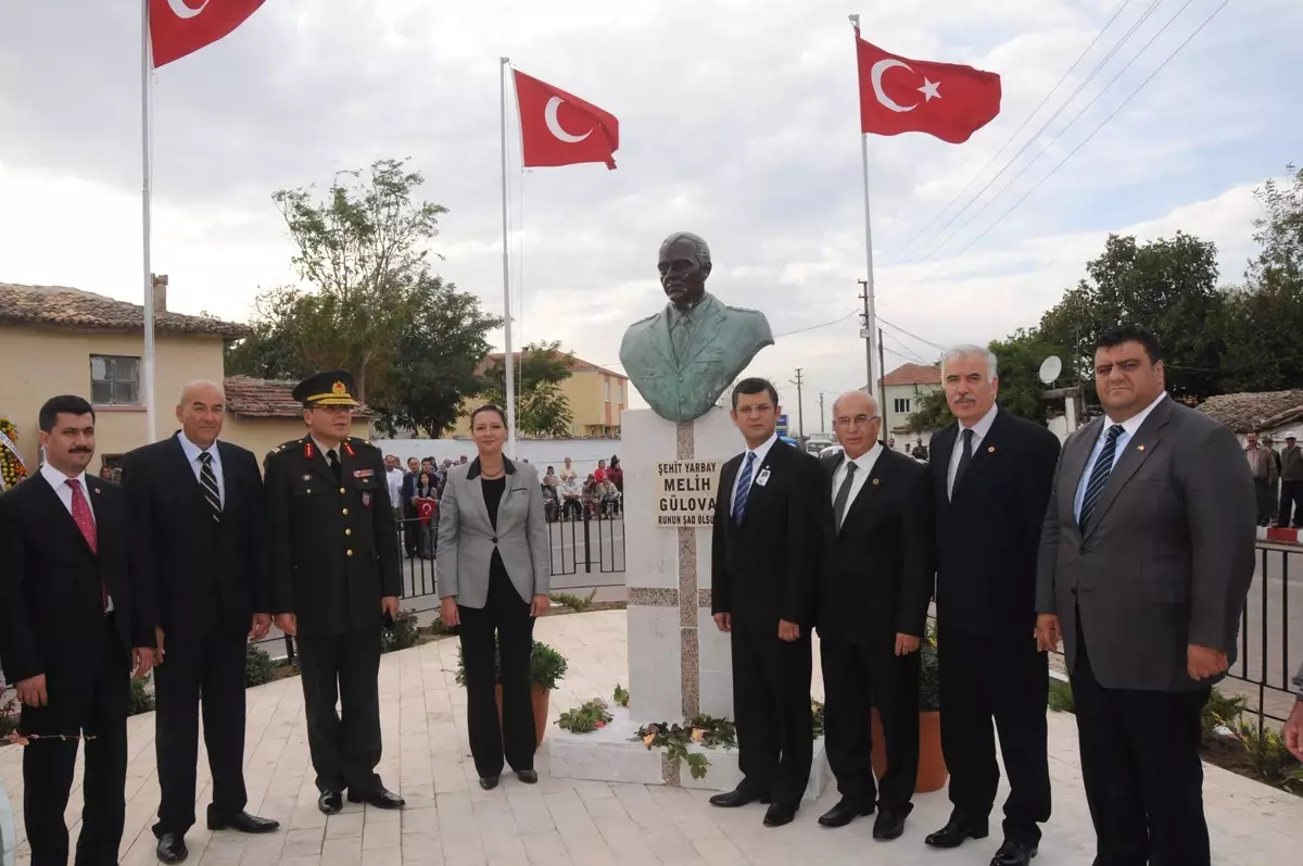 Şehit Yarbay Melih Gülova\'nın Büstü Açıldı