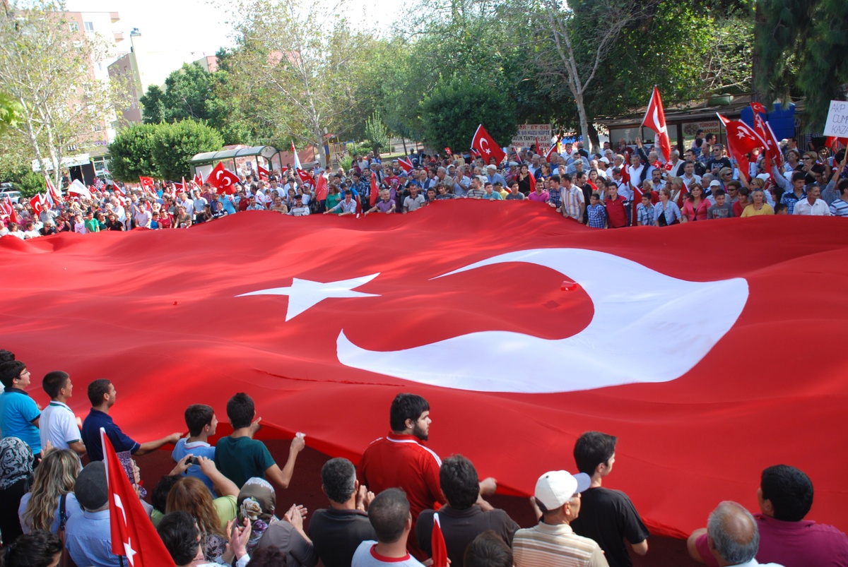 Silifke\'de CHP\'liler "Cumhuriyet Yürüyüşü" Düzenledi
