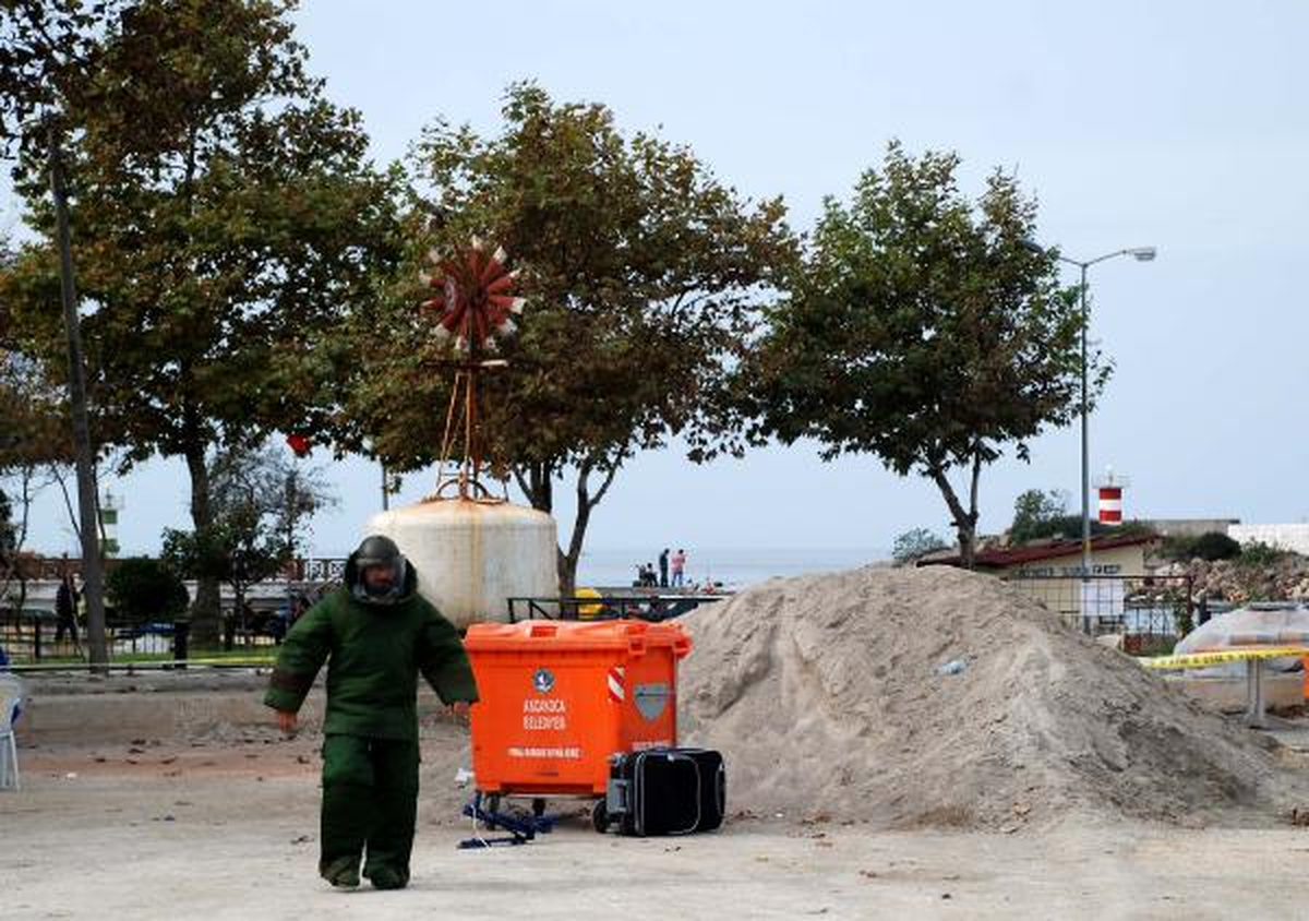 Şüpheli Valiz Fünye ile Patlatıldı