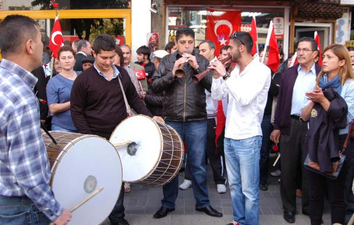 Uşak\'ta CHP ve ADD\'den Cumhuriyet Kutlaması