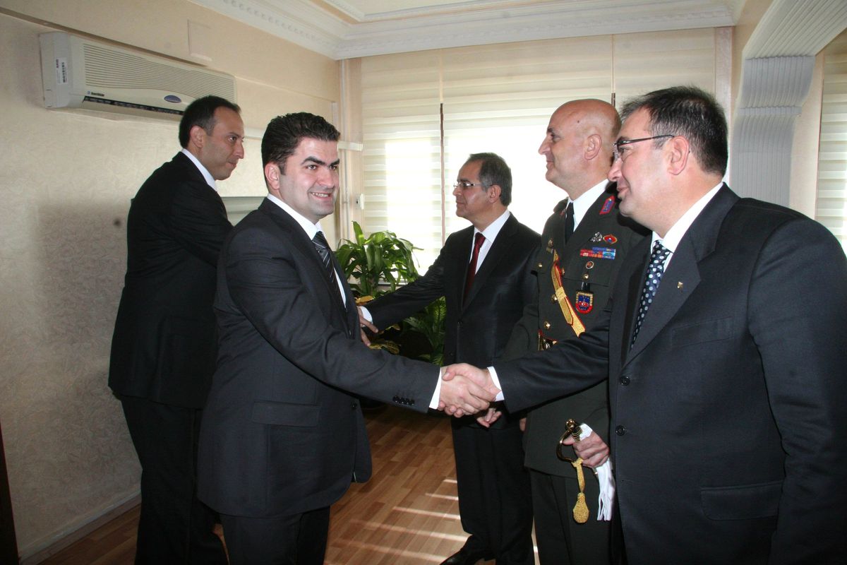 Vali Tapsız, Tebrikleri Kabul Etti