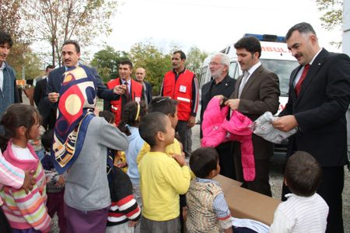 Afgan Mültecilere Bayram Hediyesi