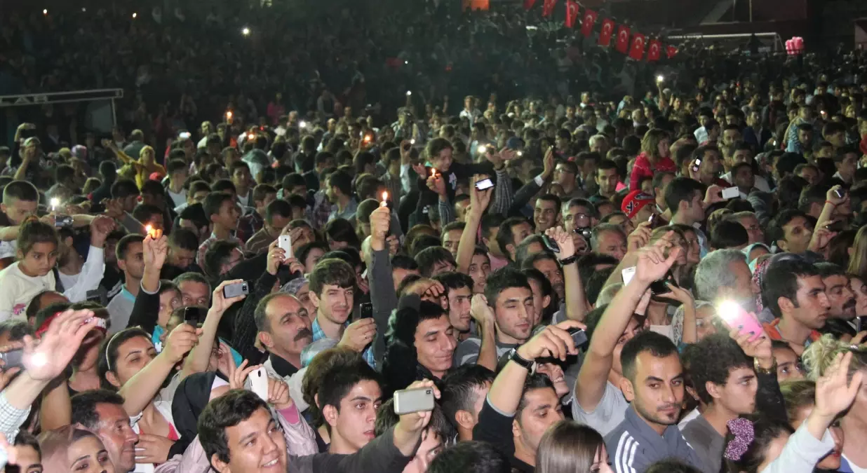 Mersin Ünlü İsimlerle Coştu