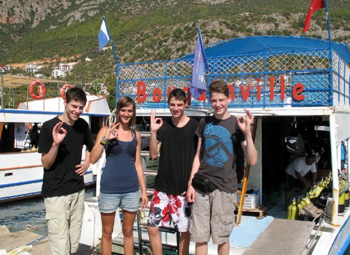 Alman Dördüzler Kaş\'ta Su Altını Keşfetti