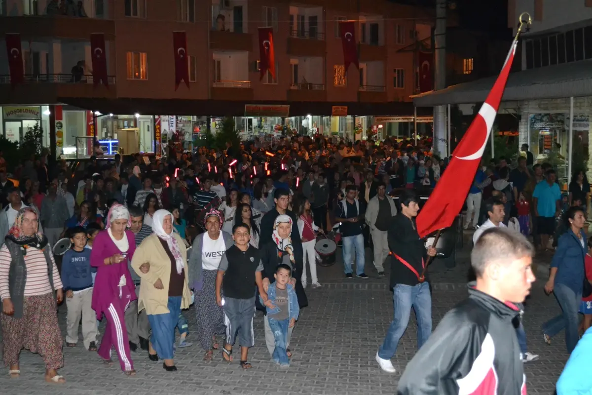 Bozyazı\'da Fener Alayı