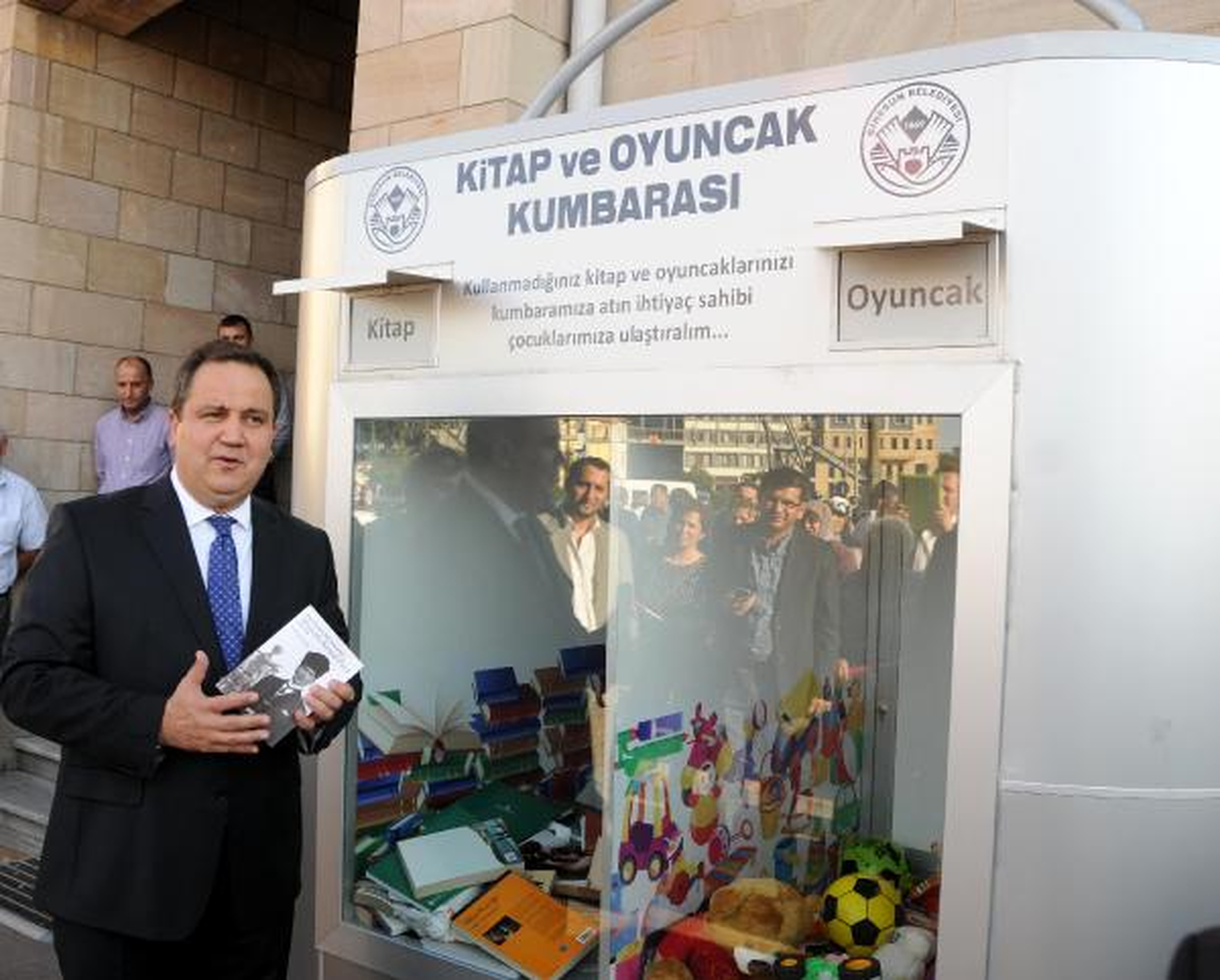 Bu Kumbarada Oyuncak ve Kitap Birikiyor