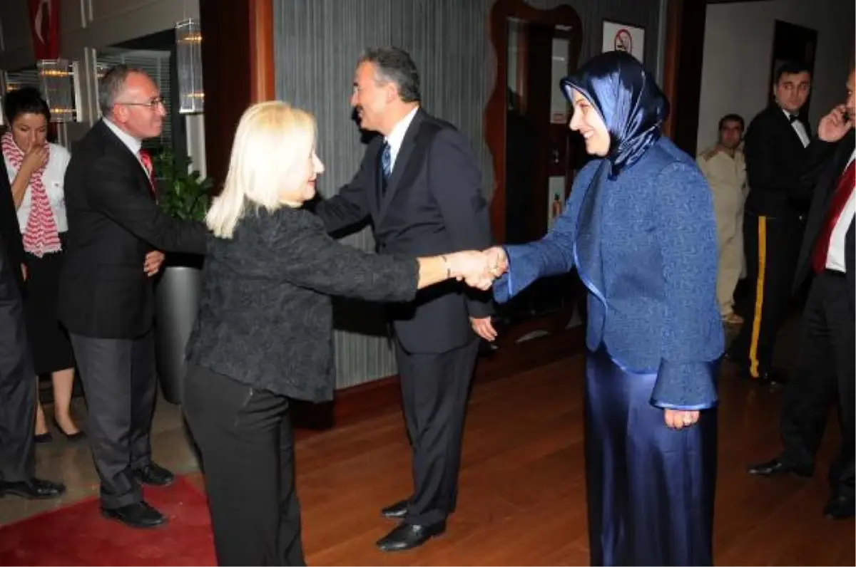 Cumhuriyet Bayramı Resepsiyonunda Pasta Kesilmedi