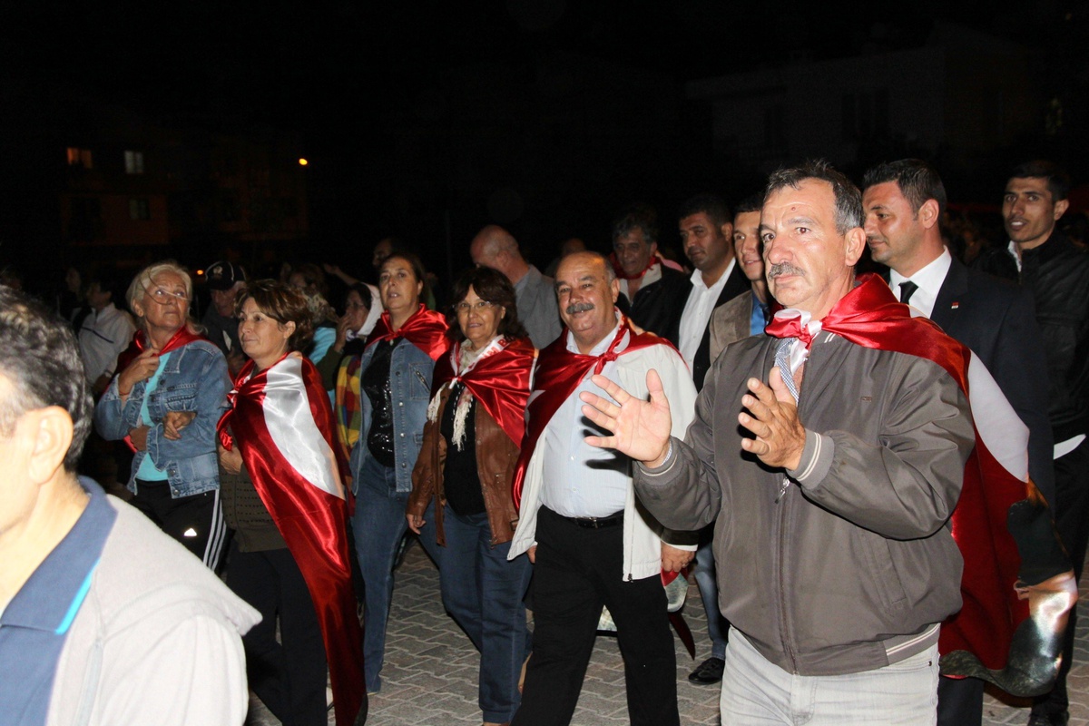 Didim\'de 5 Bin Kişi Cumhuriyet İçin Yürüdü