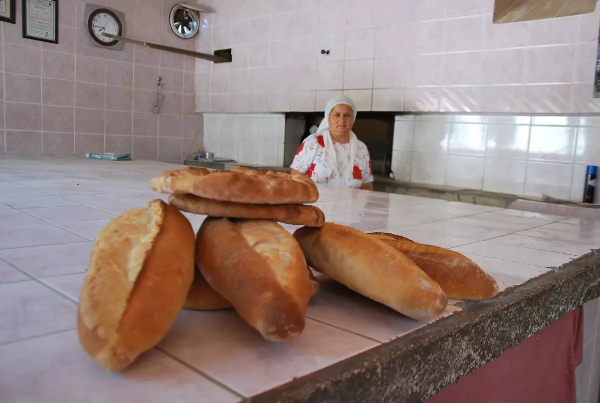 Elinin Hamuru ile Erkeklere Taş Çıkartıyor