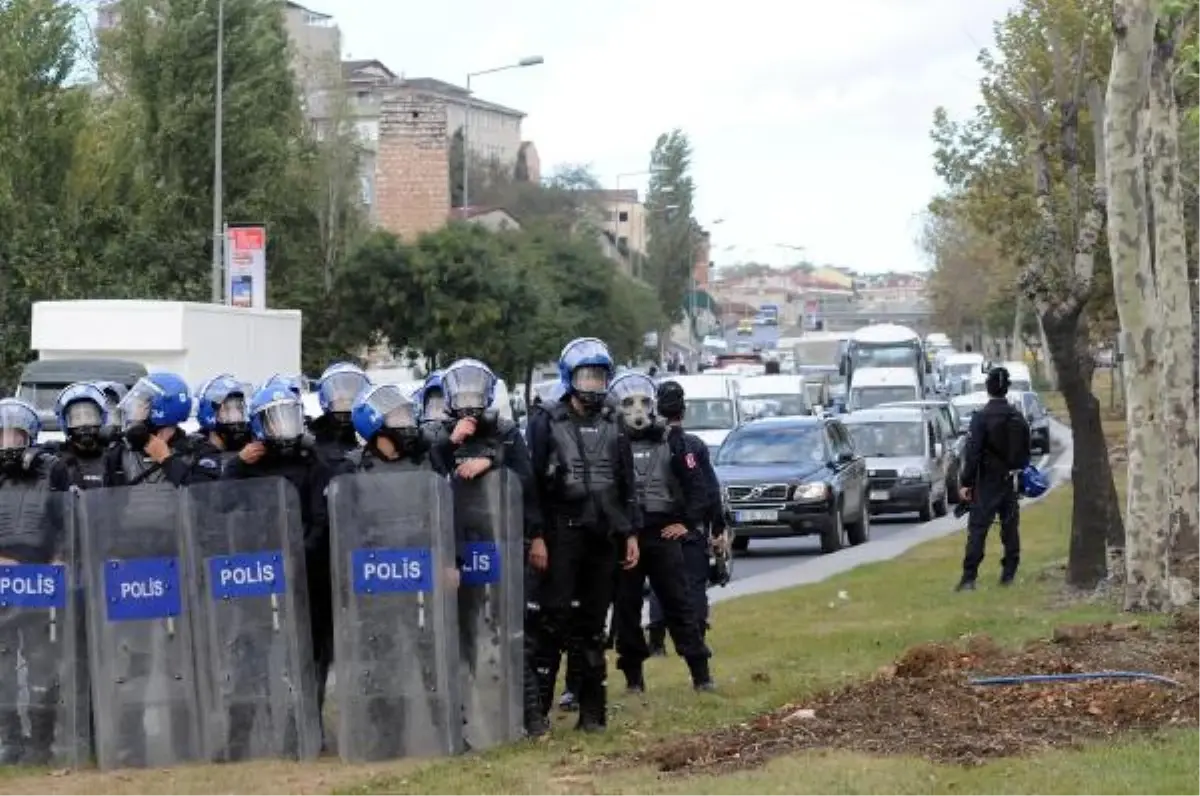 Eylemciler E-5 Karayolunu 20 Dakika Trafiğe Kapattı