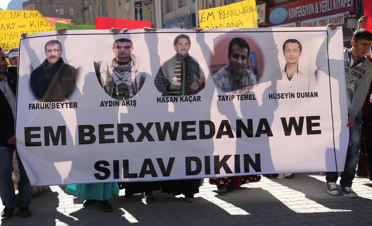 Hakkari\'de Açlık Grevine Destek Yürüyüşü