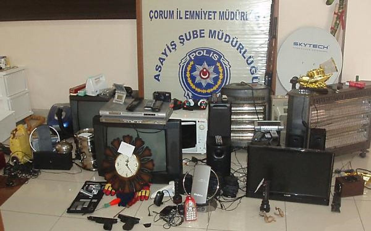 Hırsızlar Bağ Evlerinden Turşu Bidonu Çaldı