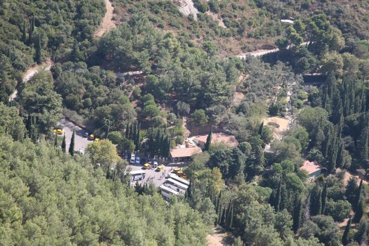 Meryemana\'da Yangının İzleri Siliniyor