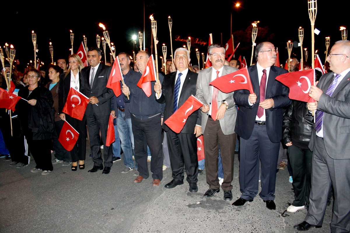 Muğla\'da 3 Bin Kişi Fener Alayında Yürüdü