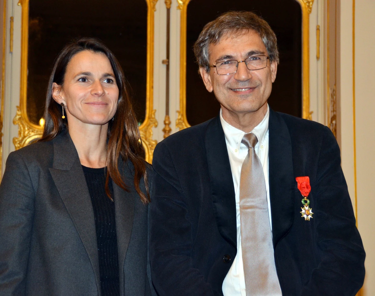 Orhan Pamuk\'a Fransa\'da "Legion D\'honneur" Nişanı