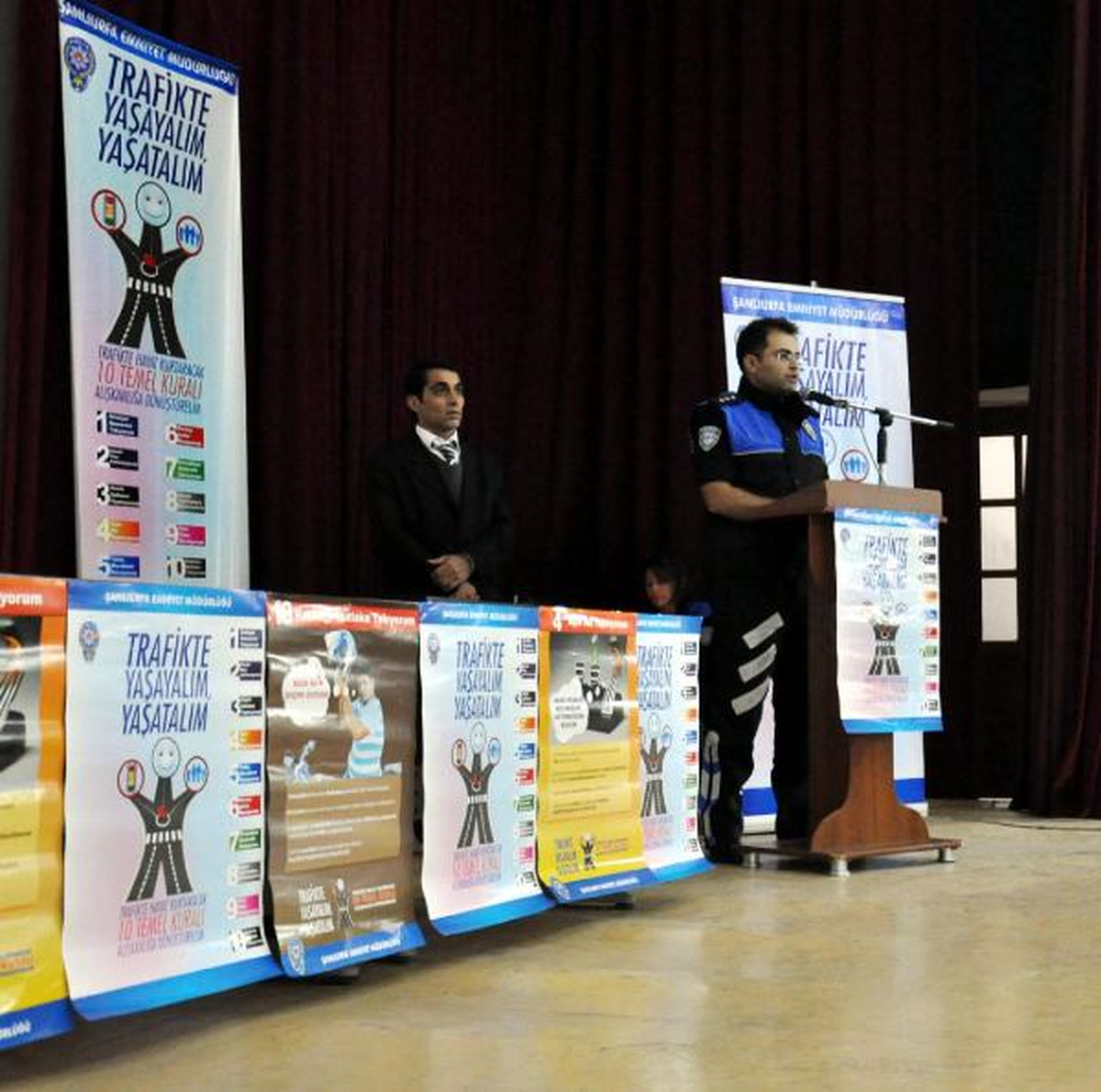 Şanlıurfa\'da Polisten Toplu Taşıma Şoförlerine Seminer