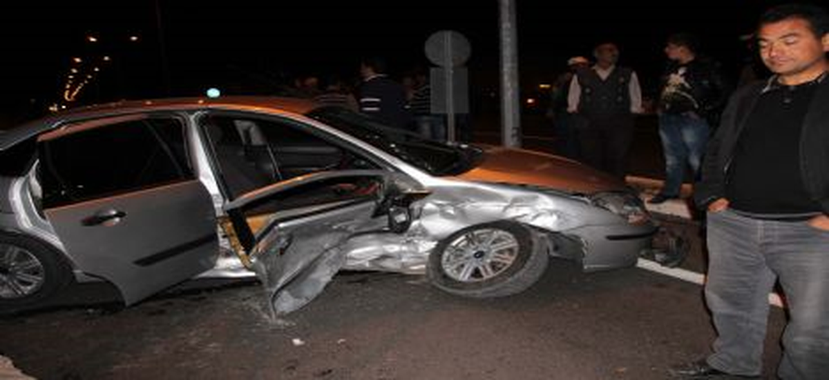 Şarkışla\'da Trafik Kazası: 3 Yaralı