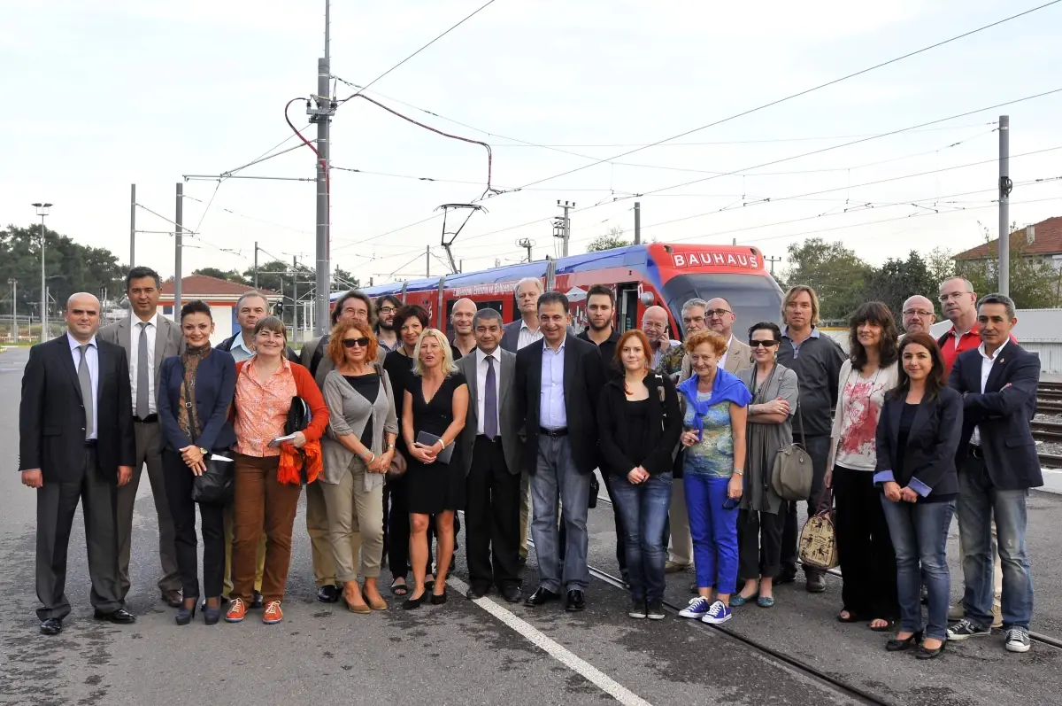 Alman Gazeteciler Tramvayı İnceledi