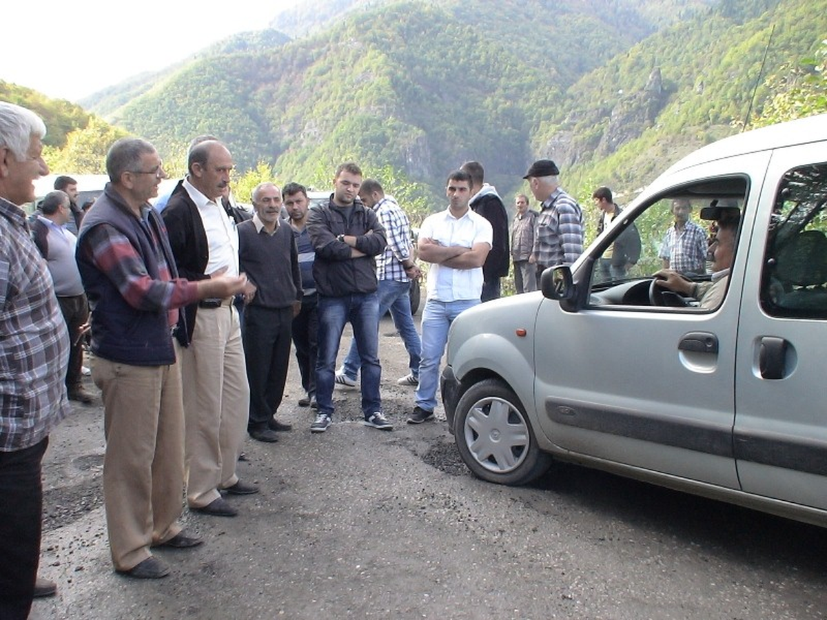 Artvin\'de Yol Kapatma Eylemi