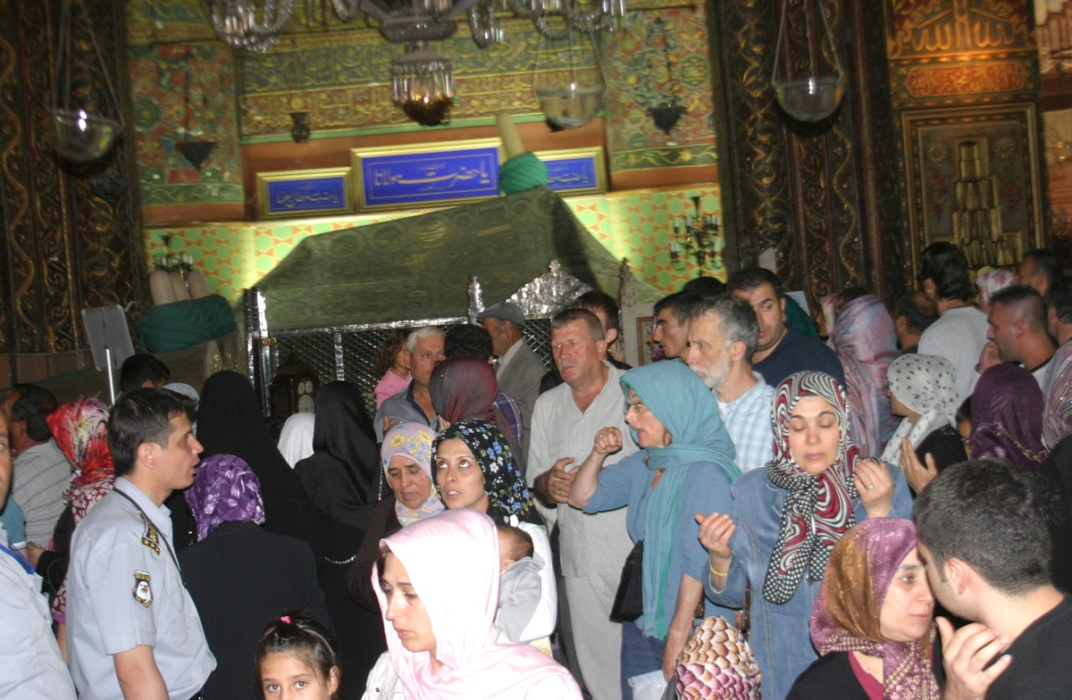 Bayramda Mevlana Müzesi\'ne Ziyaretçi Akını