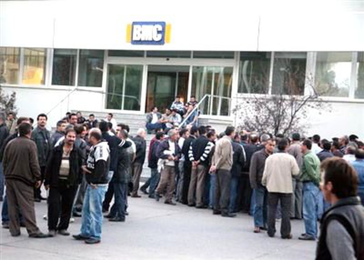 Bmc İşçilerinin Zincirli Protestosu