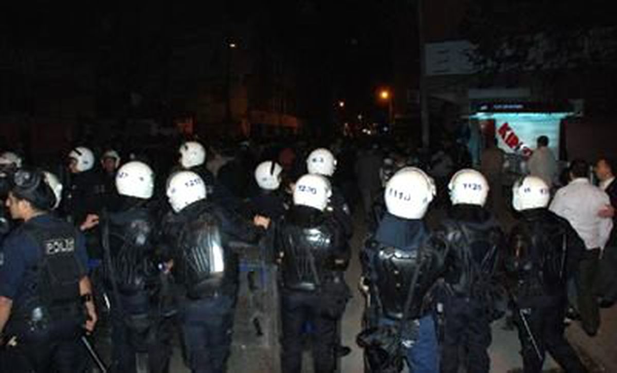 Bursa\'da Gergin Gece: 2 Yaralı