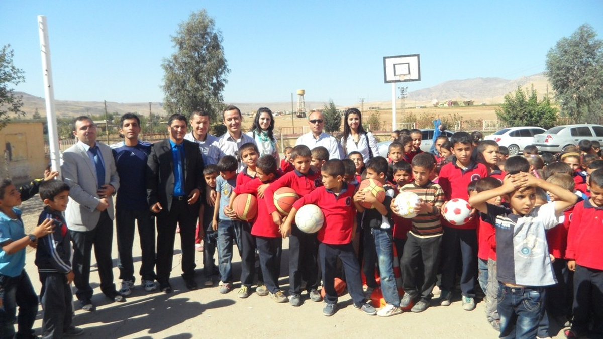 Cizre Polisinden Öğrencilere Bayram Hediyesi