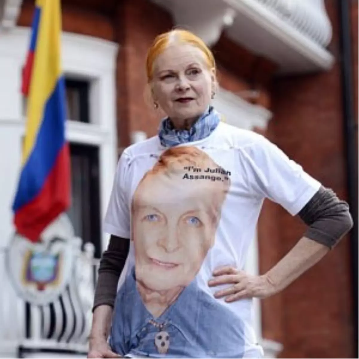 İngiliz Moda Tasarımcısı Westwood, Assange İçin Tişört Tasarladı