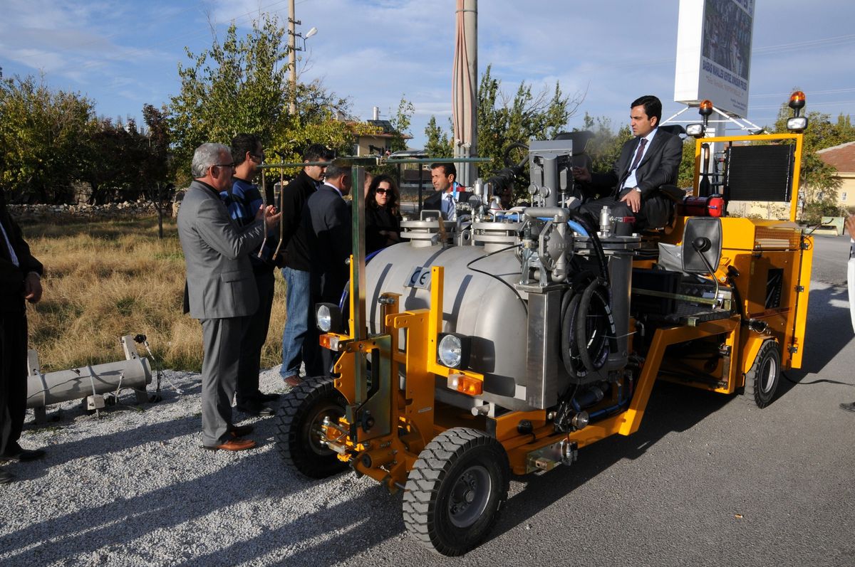 Kırşehir Belediyesi Son Teknoloji Boya Yol Çizgi Makinası Aldı