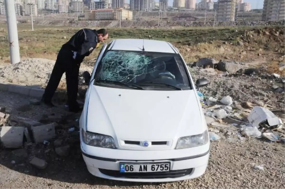 Otomobil Devrildi, Polis Memuru Yaralandı