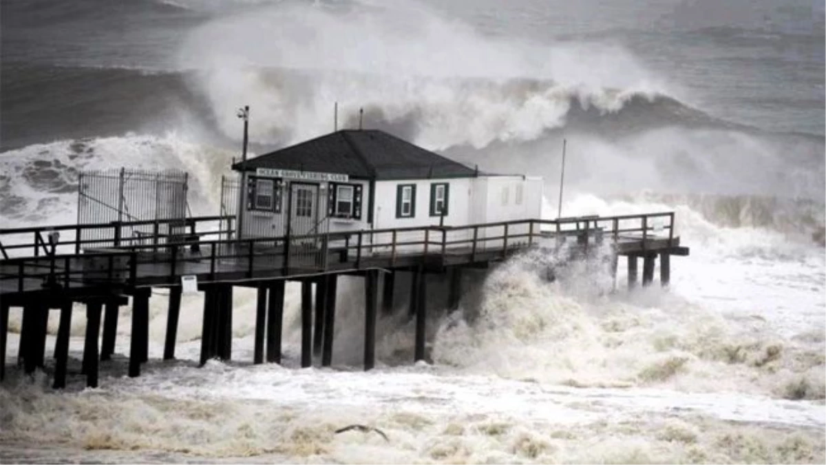 Sandy Kasırgası Kanada\'ya Doğru İlerliyor