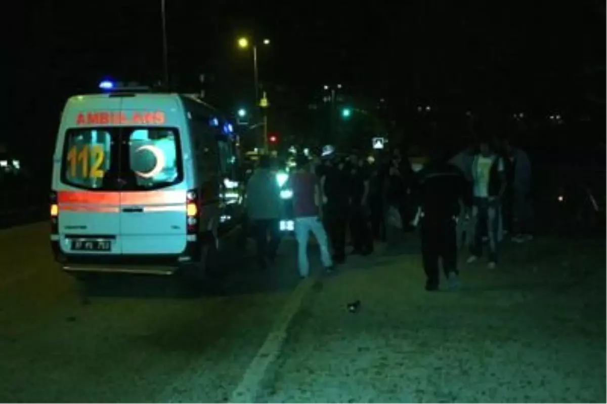 Servis Otobüsü ile Traktör Çarpıştı; 14 Yaralı