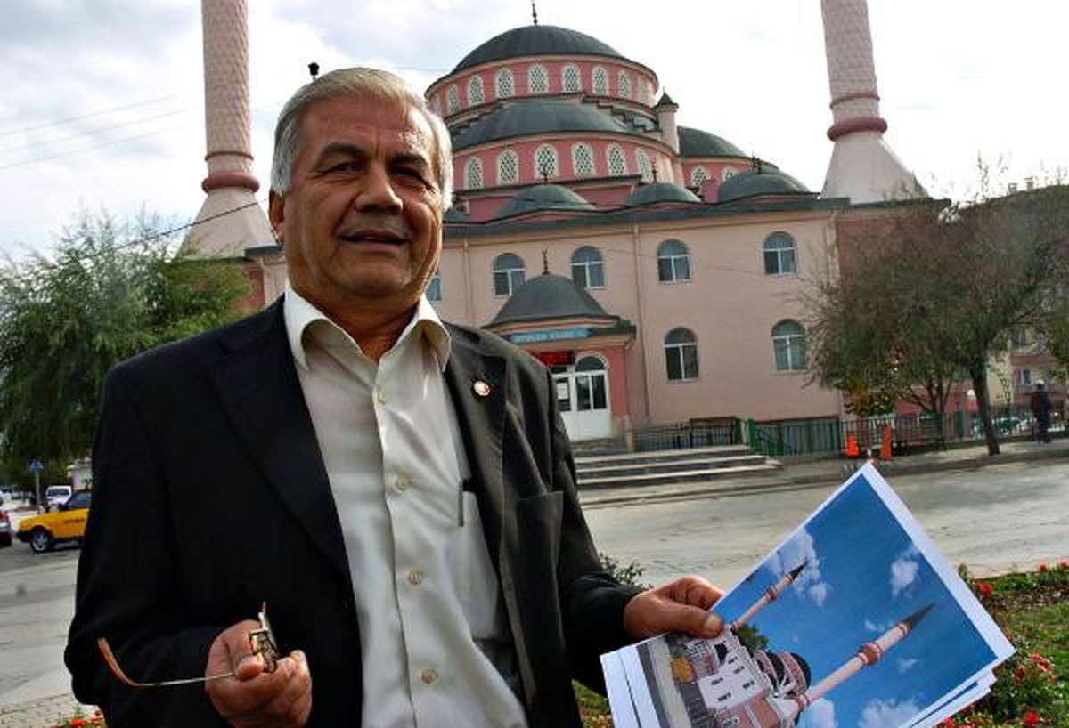 Cami Pembeye Boyanınca Cemaat Arttı