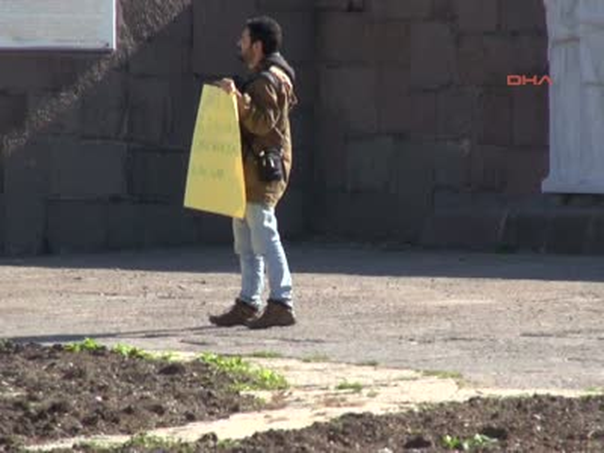 TBMM Girişinde Eylem Yapan Kişi Etkisiz Hale Getirildi