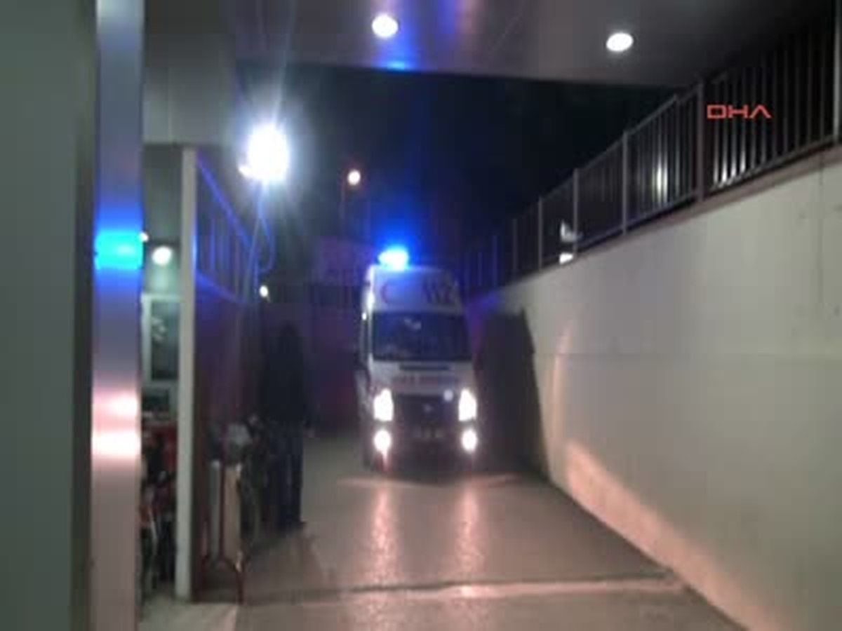 Adıyaman\'da Otomobil Devrildi 2 Yaralı