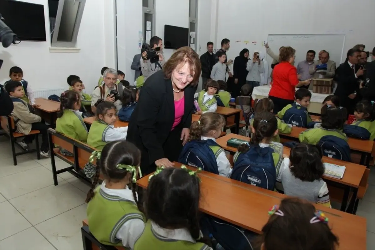 Almanya Adalet Bakanı, Konteyner Kenti Ziyaret Etti