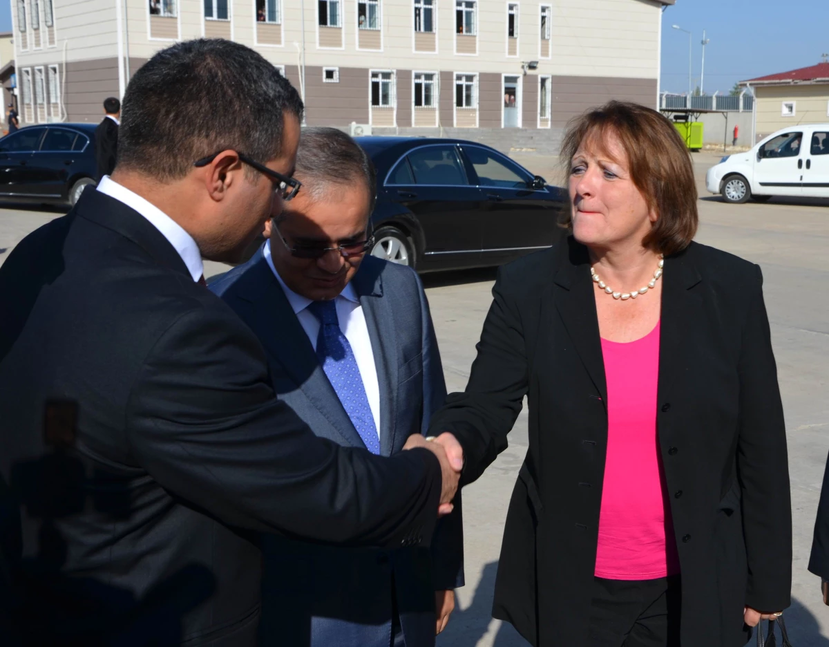 Almanya Adalet Bakanı Sabine Leutheusser Schnarrenberger, Suriyeli Mültecileri Ziyaret Etti