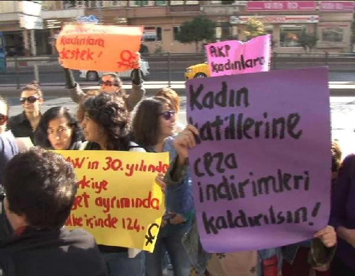 İstanbul\'da "Feminist" Protestosu