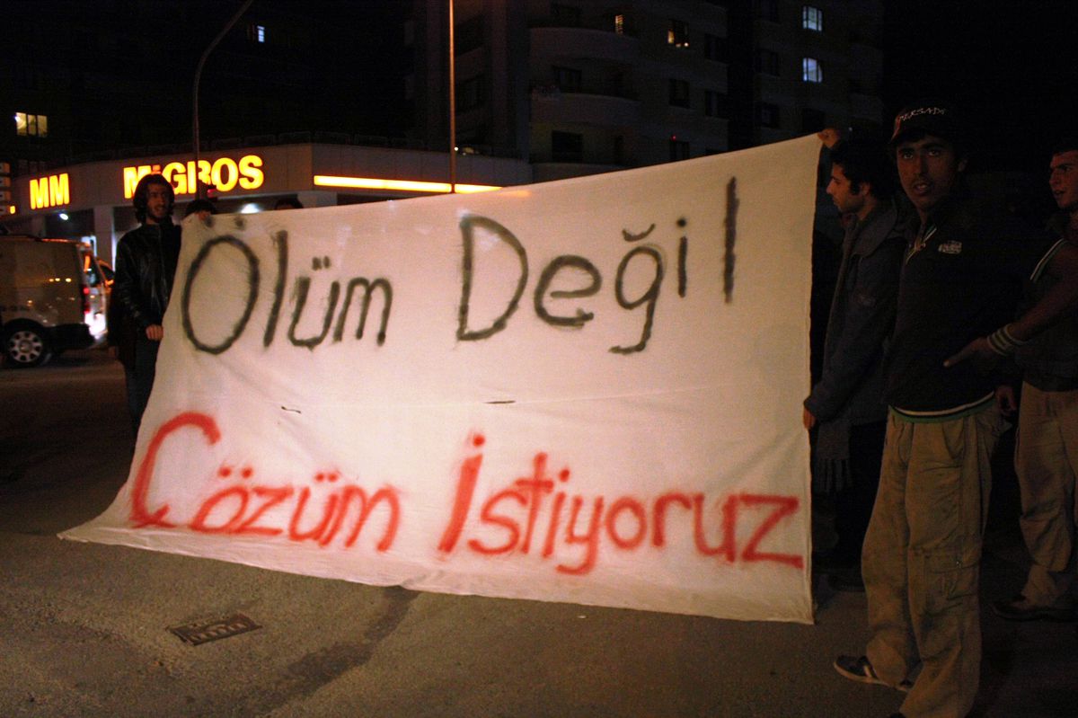Başkentte \'Açlık Grevine Destek\' Yürüyüşü