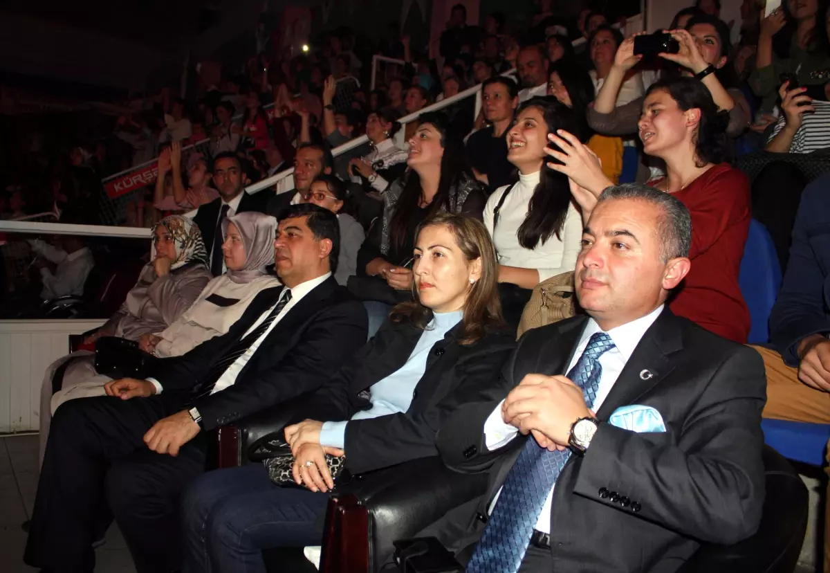 Cumhuriyet Coşkusuna Murat Boz Konseri Damgasını Vurdu